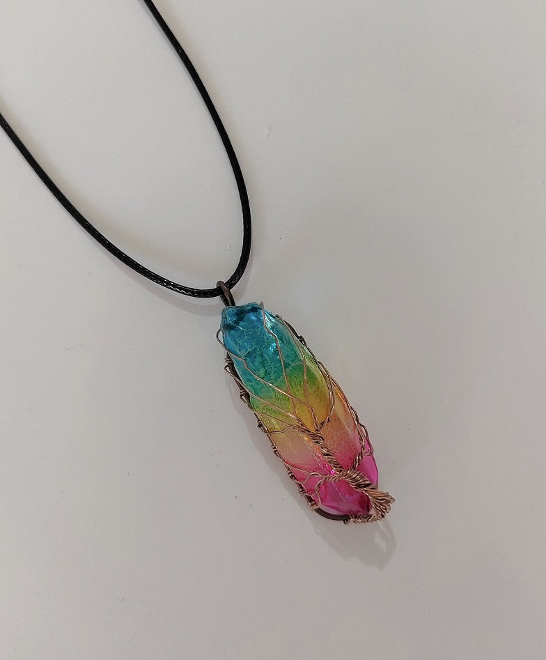 pendentif en forme de pilier en cristal et arbre de vie