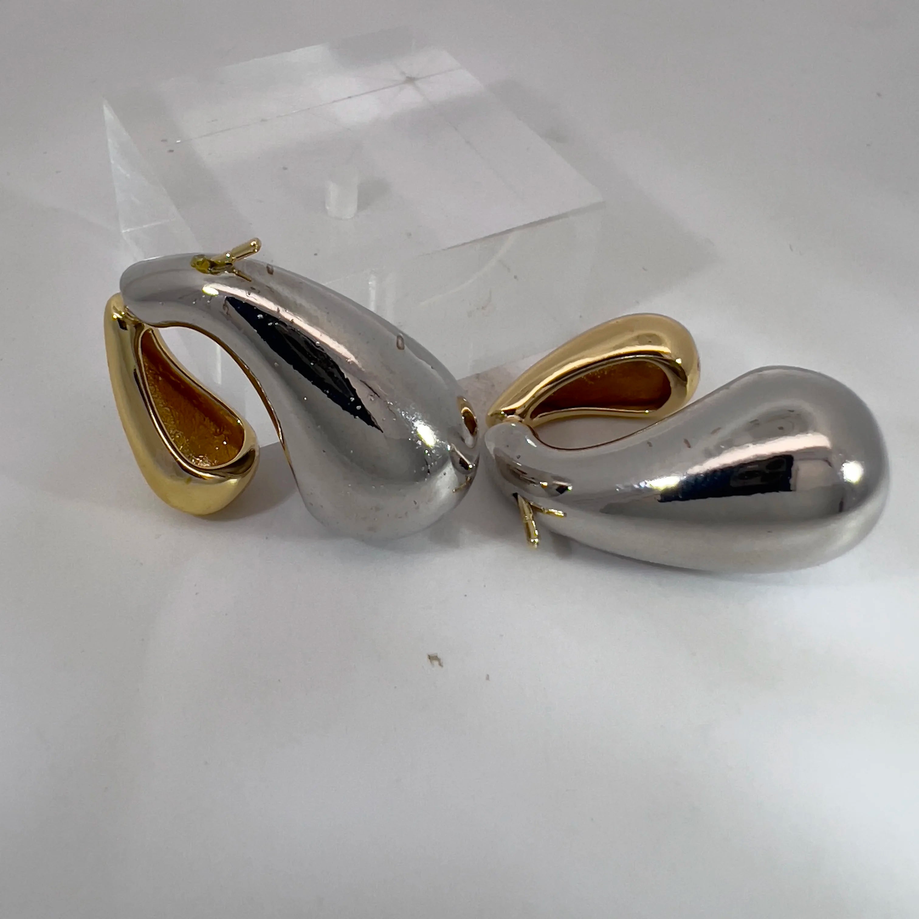 New Arrival Fashion Jewelry Gold and Silver Large Drop Earrings Chunky Hollow Out Unique Luxurious Metal Earrings Design