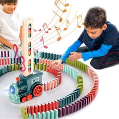 Train Automatique Musical Pour Enfant Quebekado™ mettant en scène une cascade domino avec sons de construction.